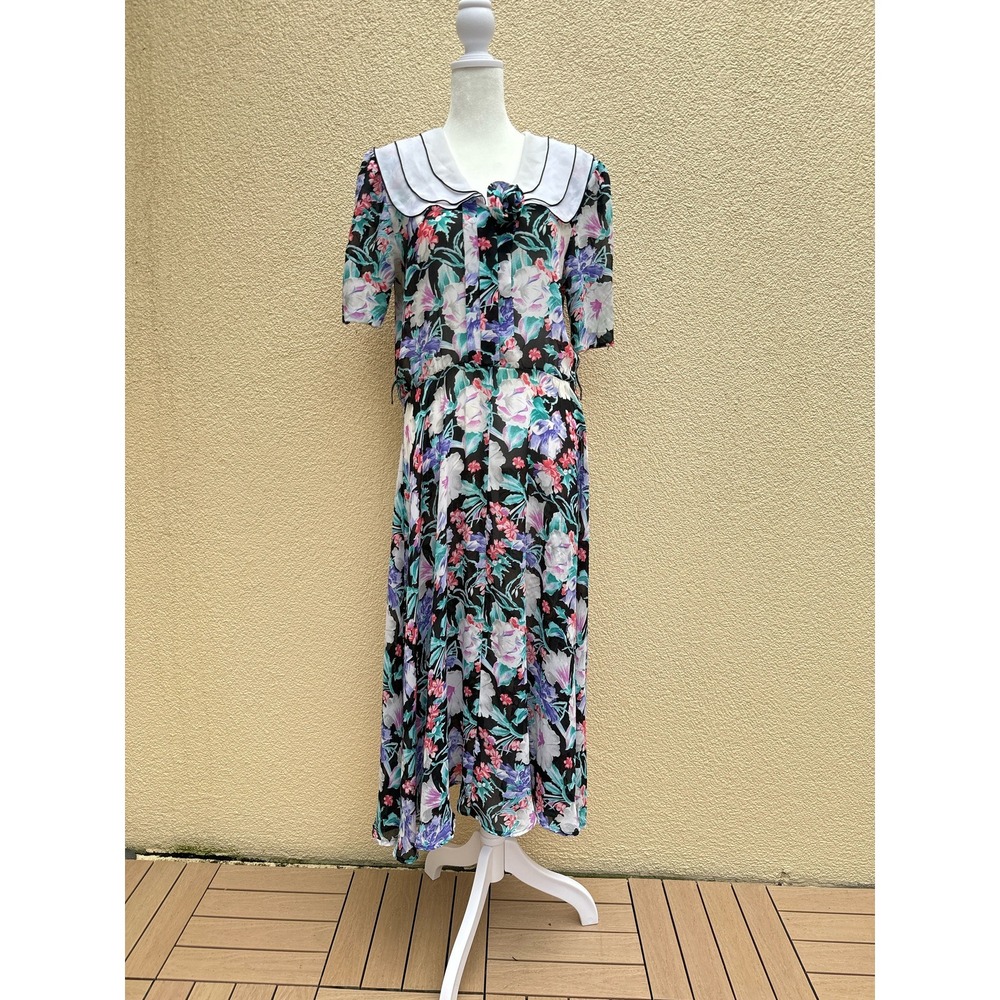 Andrea Gayle Short Sleeve Light Floral Dress with Layered Bold White Collar